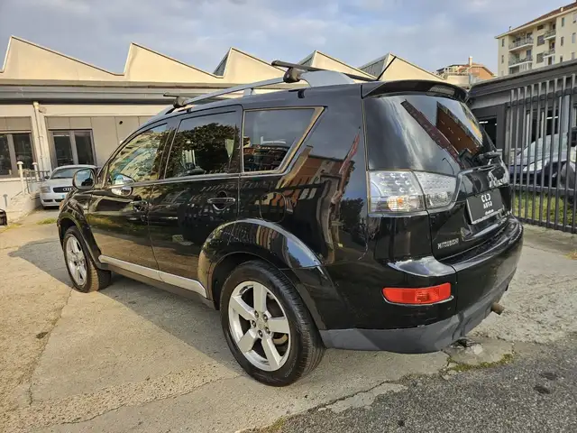 Mitsubishi Outlander view 5