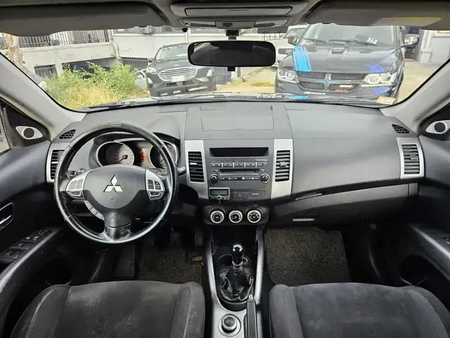Mitsubishi Outlander view 7