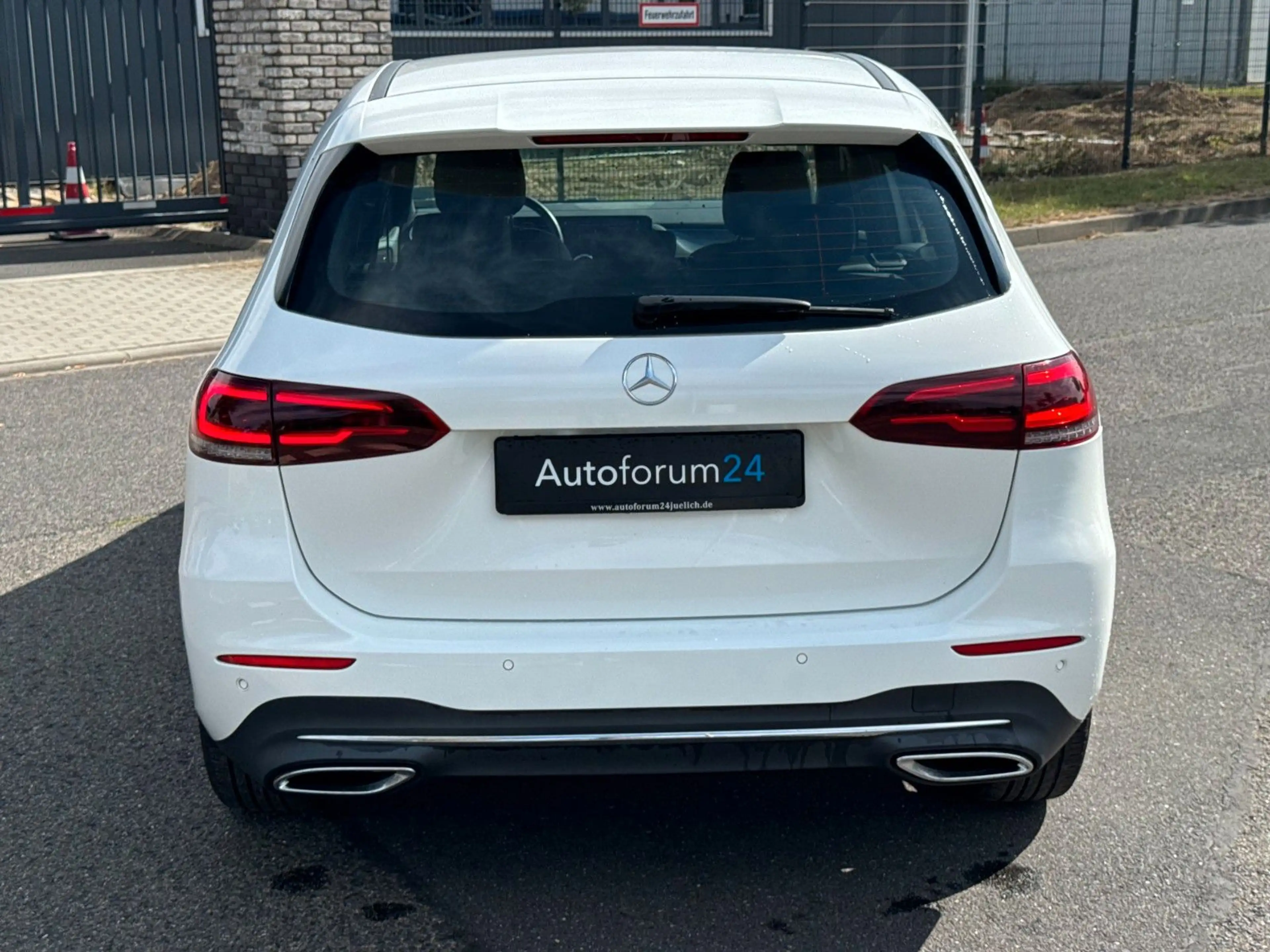 Mercedes-Benz B 180 *CarPlay*Navi*ACC*SHZ*PDC*Leder* — photo 4