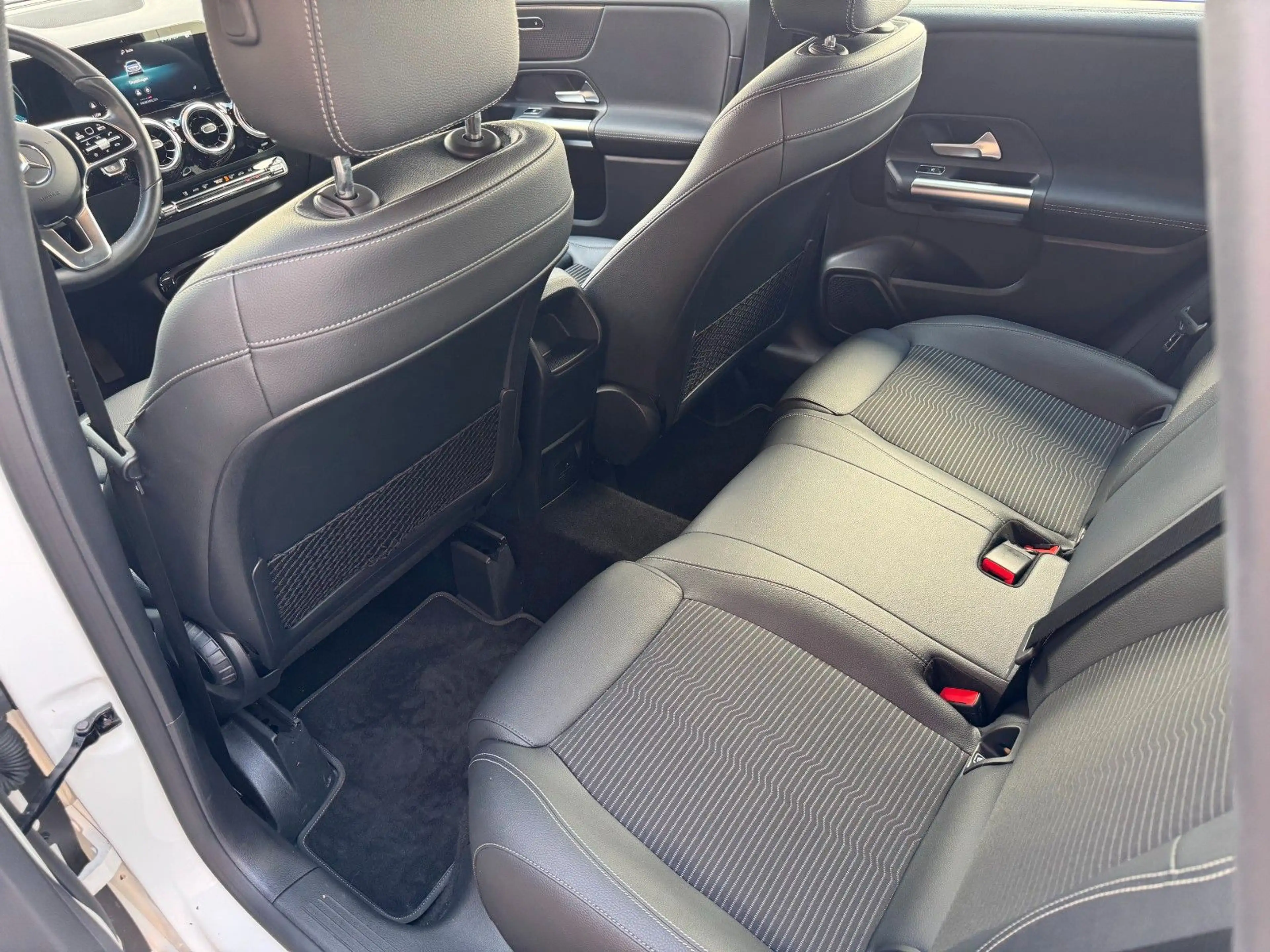 Mercedes-Benz B 180 *CarPlay*Navi*ACC*SHZ*PDC*Leder* — photo 12