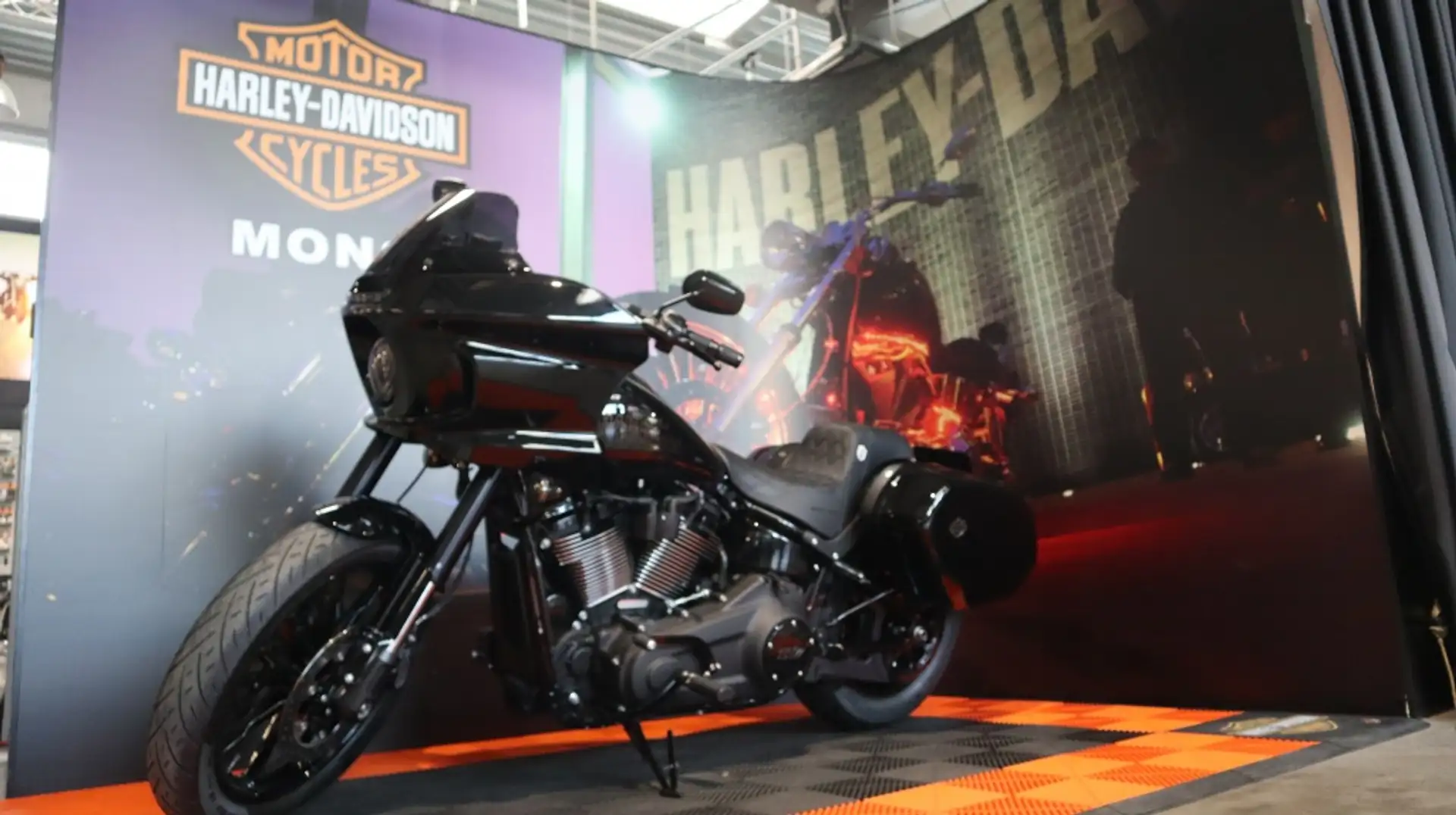 Harley-Davidson Lowrider ST Tour Czarny - 1