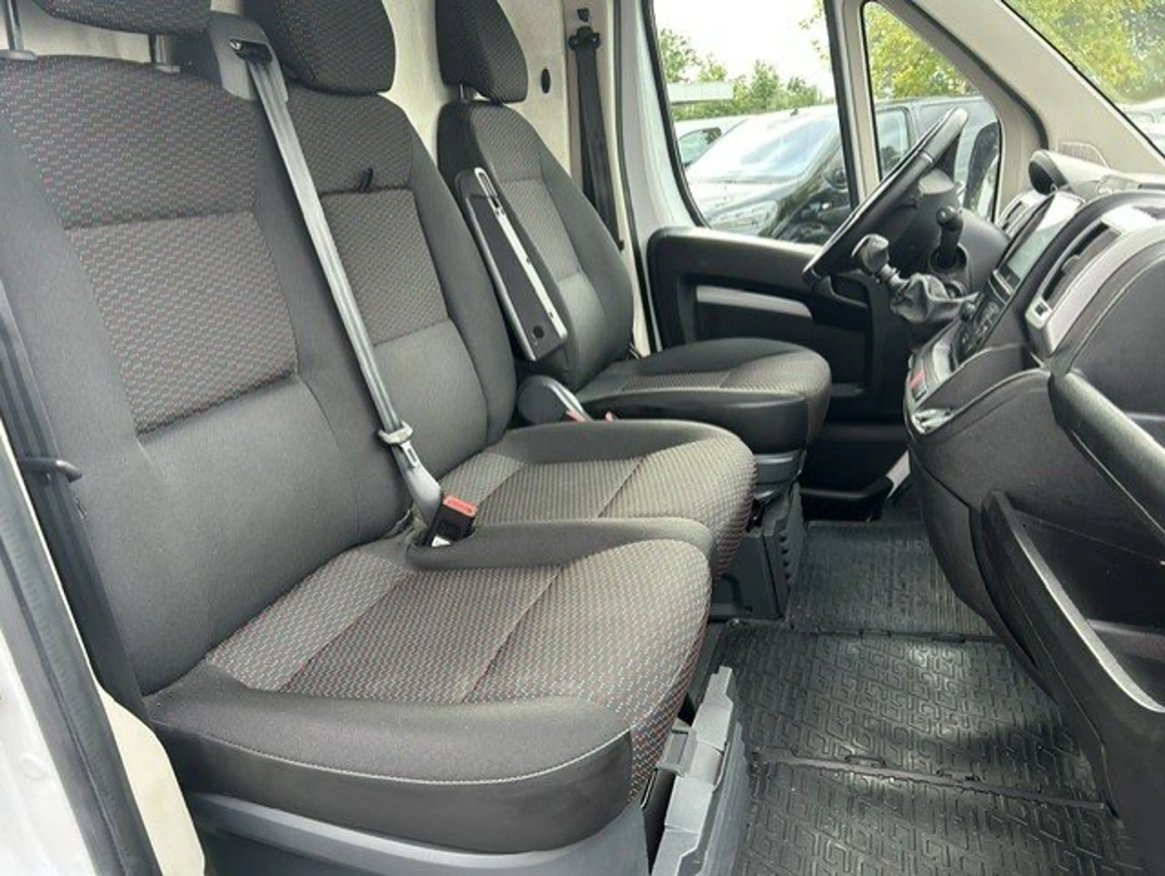 Peugeot Boxer 2.2 BlueHDi L3H2 165Pk — photo 13