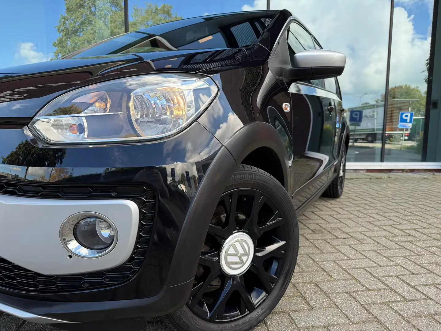 Volkswagen up! 1.0 cross up! BlueMotion - Navi - Winterpakket - A Noir - 2