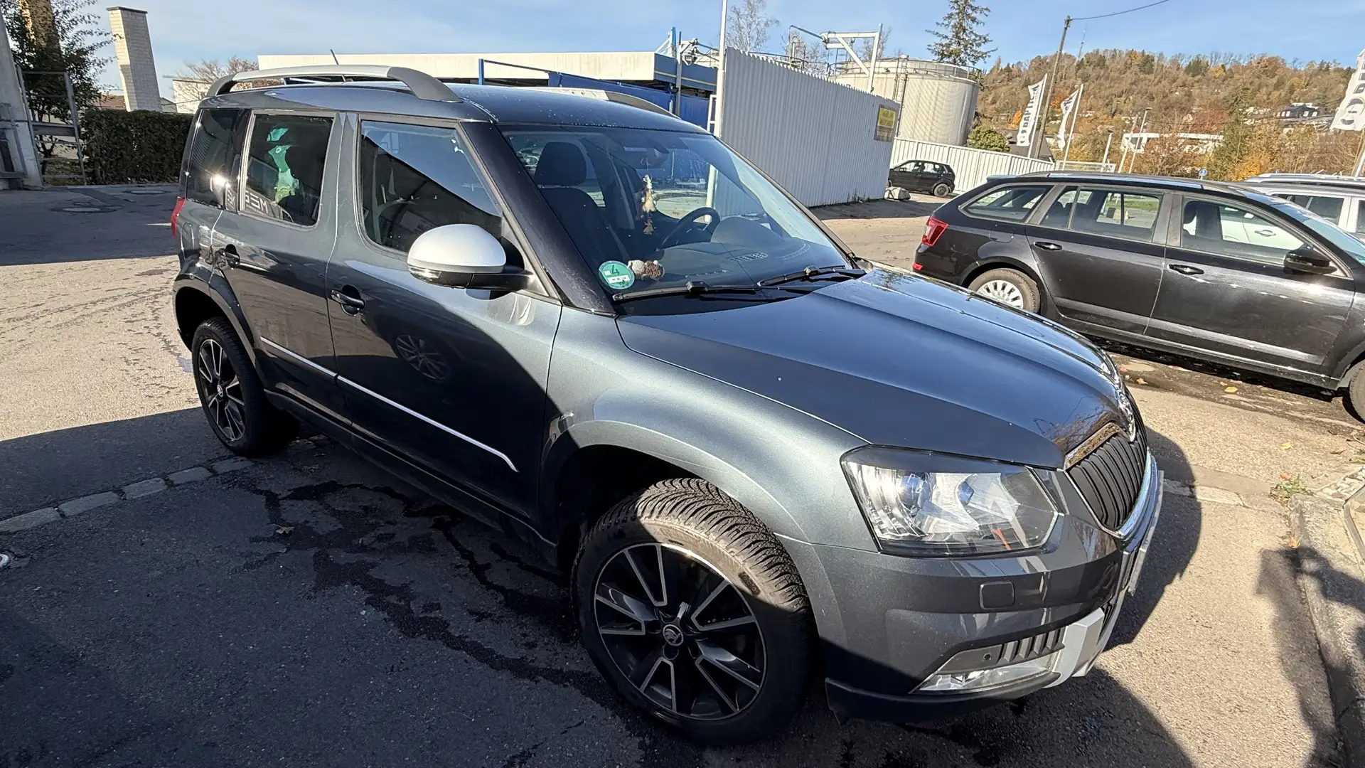 Skoda Yeti Ambition Outdoor 4x4 Grau - 1