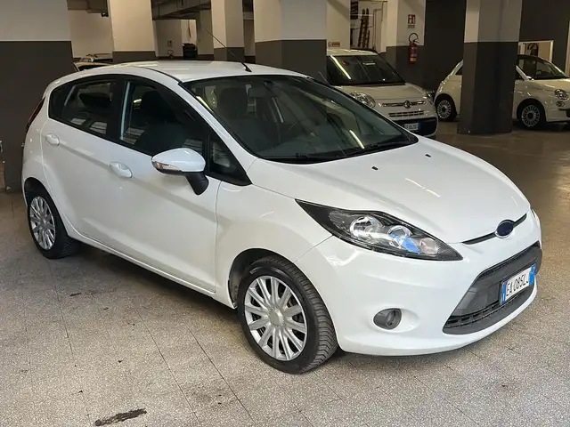 Ford Fiesta view 3