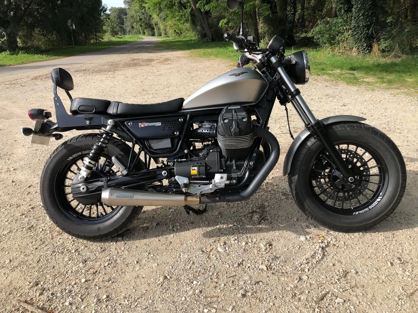 Moto Guzzi V 9 BOBBER 850 Gris - 2