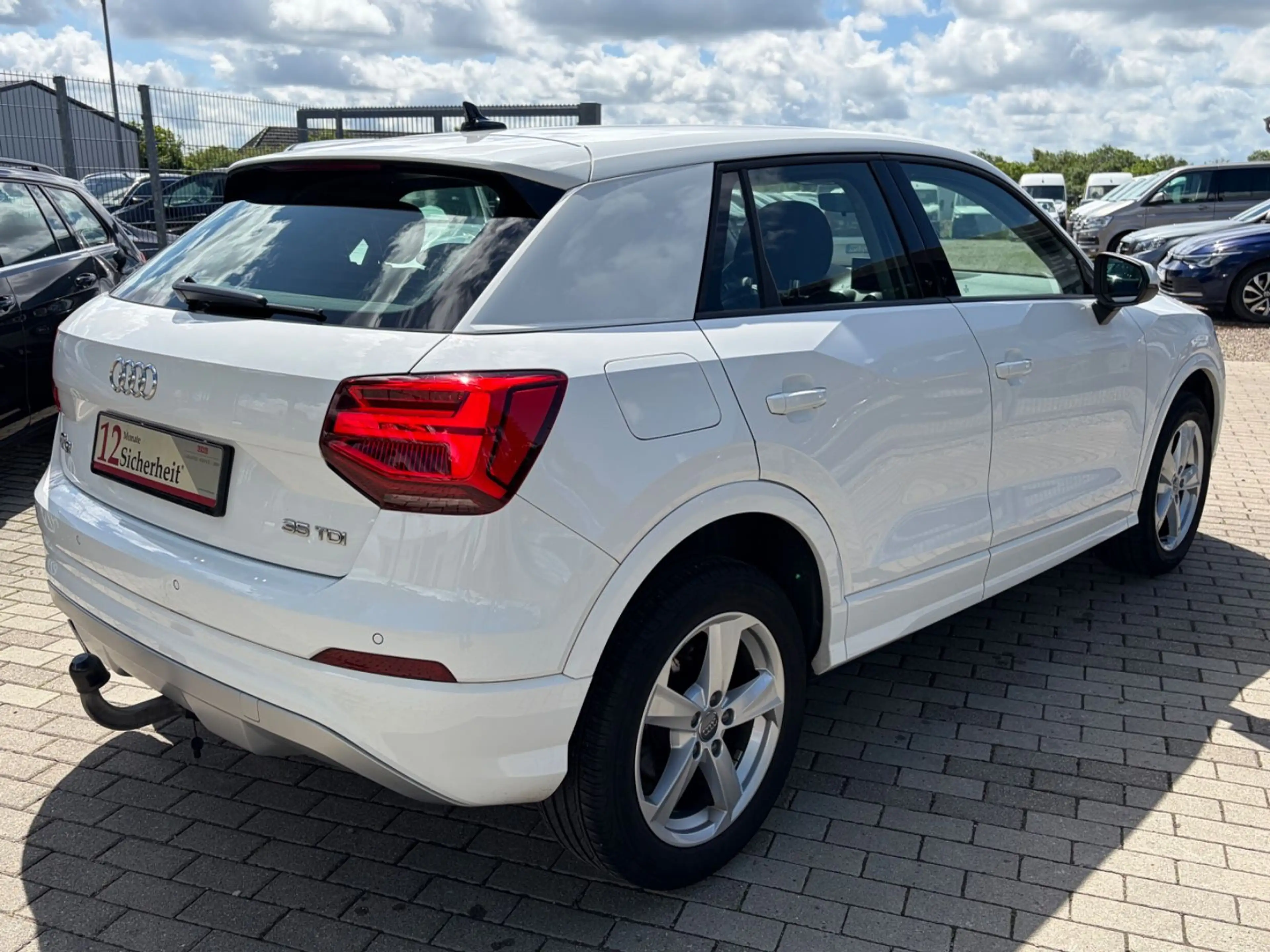 Audi Q2 35 2.0 TDI sport LED Tempomat AHK PDC S-Heft — photo 5
