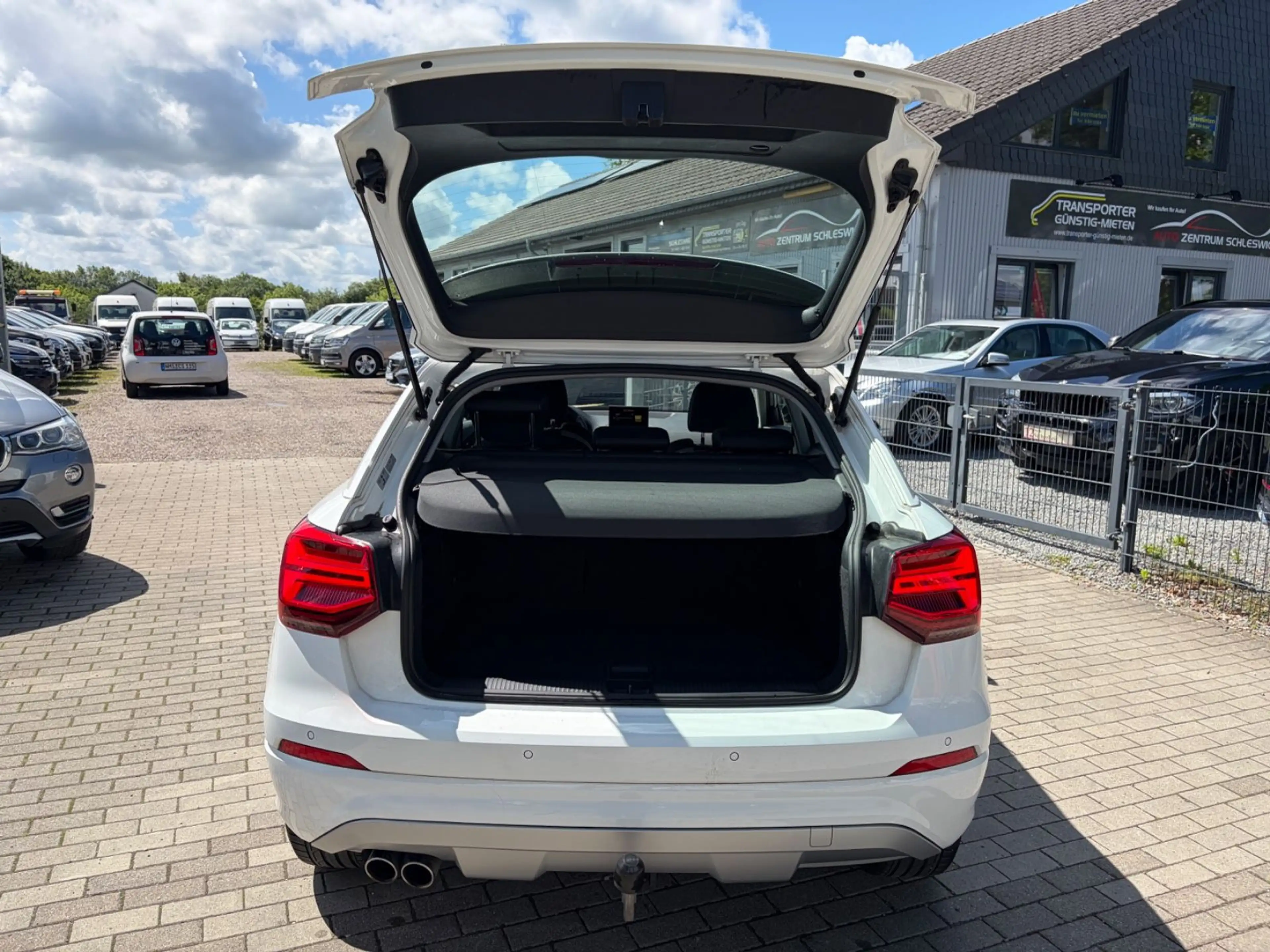 Audi Q2 35 2.0 TDI sport LED Tempomat AHK PDC S-Heft — photo 7