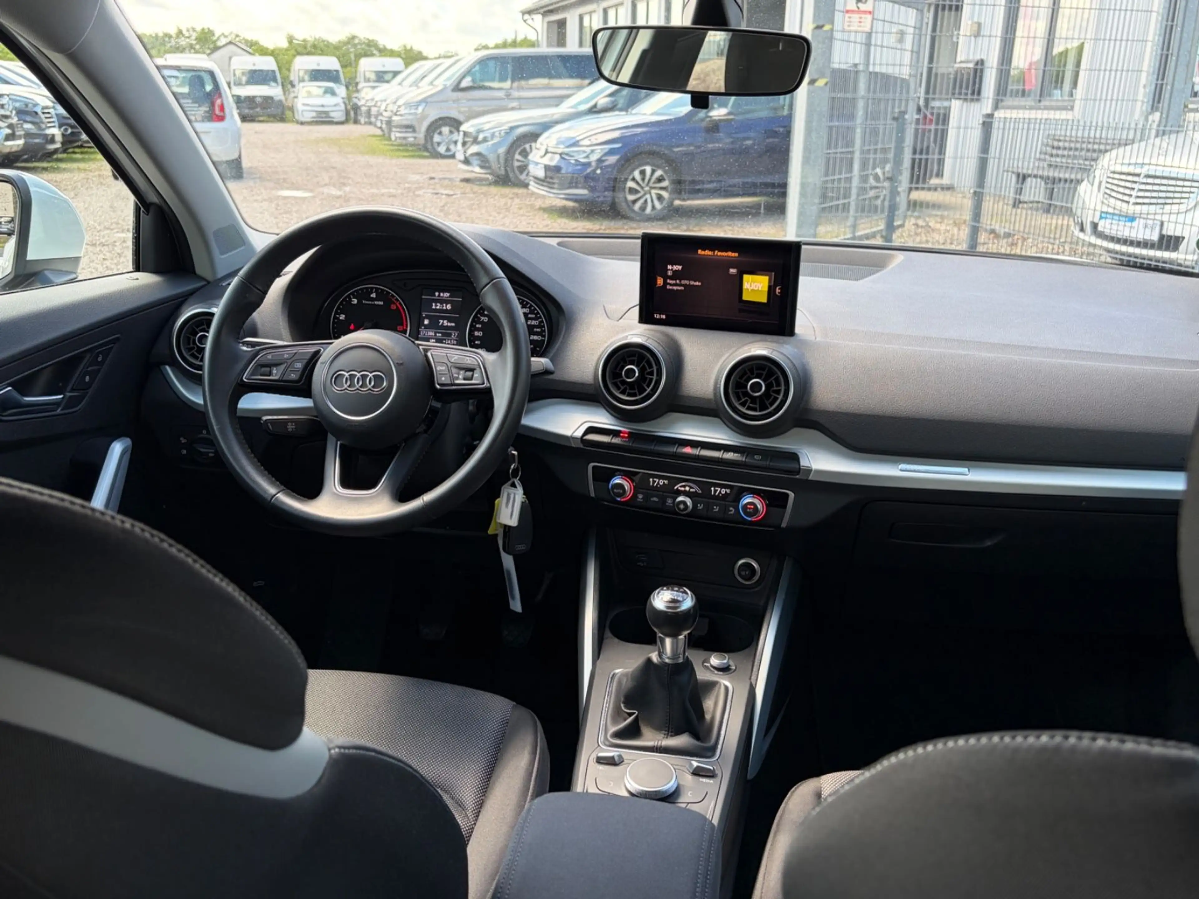 Audi Q2 35 2.0 TDI sport LED Tempomat AHK PDC S-Heft — photo 15