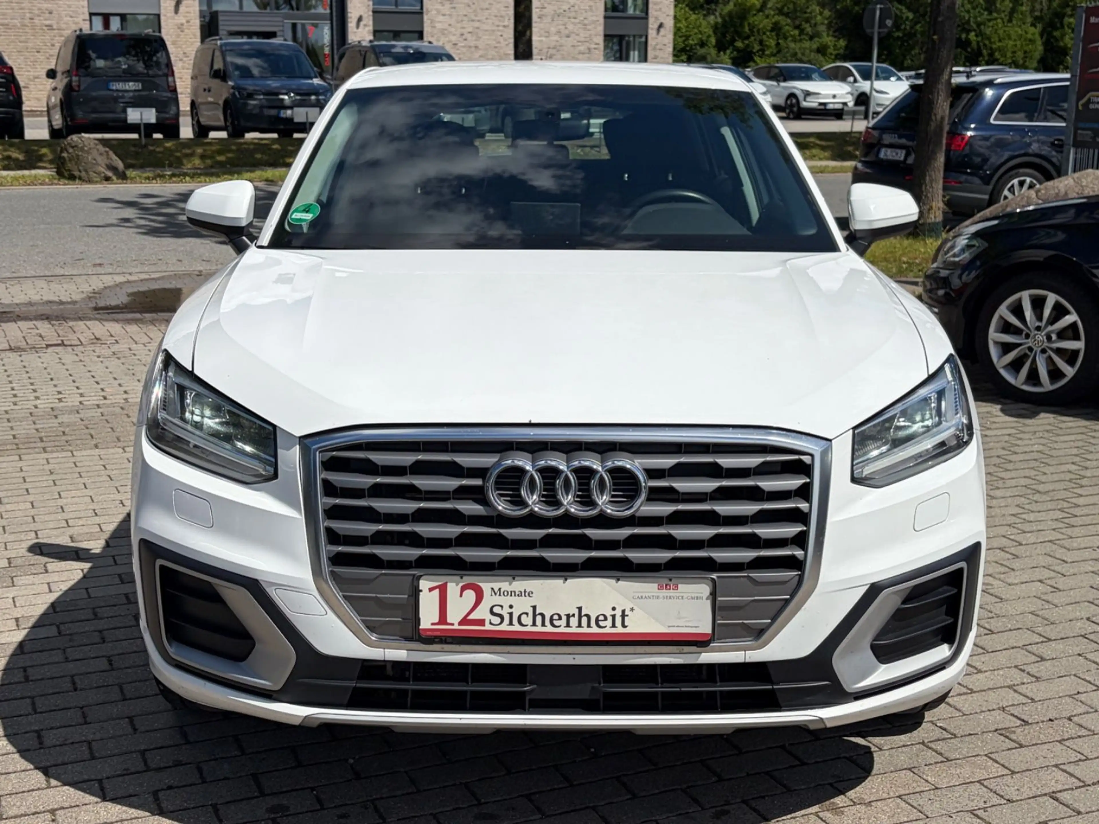 Audi Q2 35 2.0 TDI sport LED Tempomat AHK PDC S-Heft — photo 2