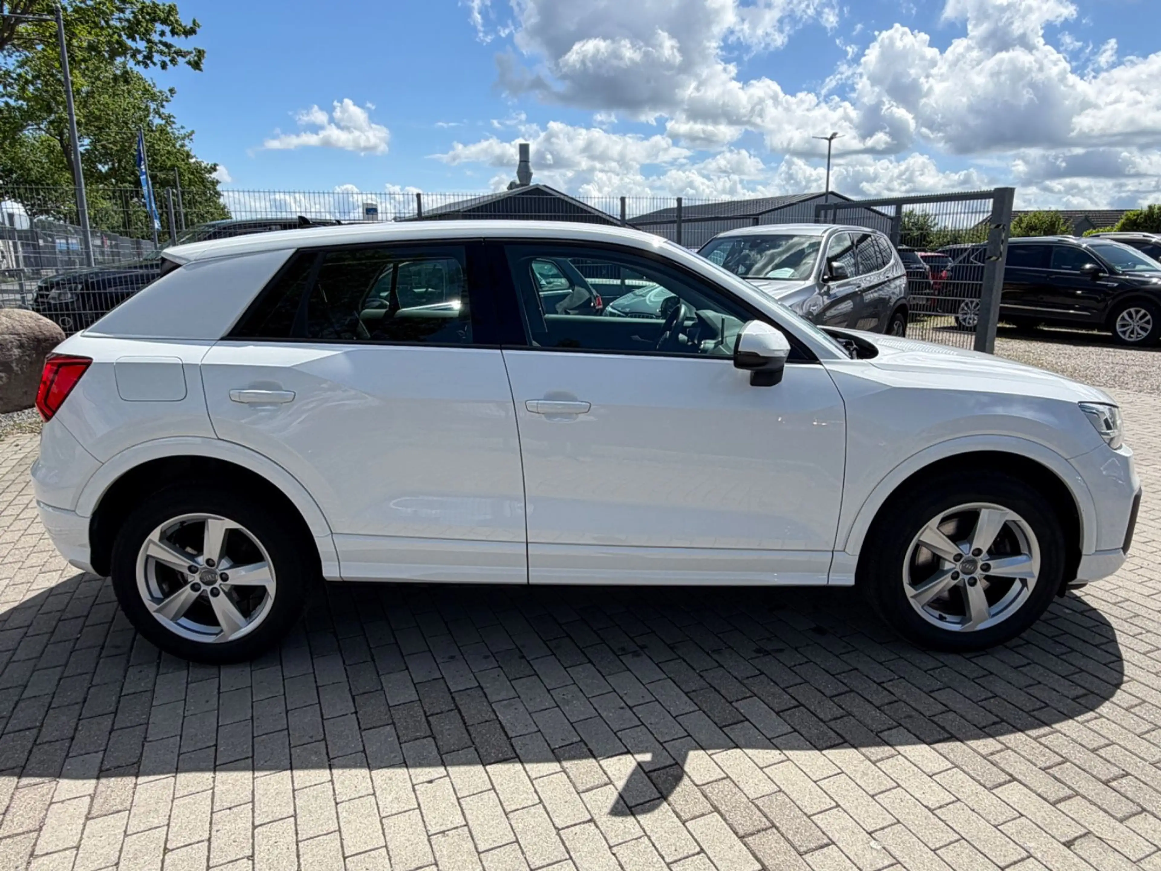 Audi Q2 35 2.0 TDI sport LED Tempomat AHK PDC S-Heft — photo 4