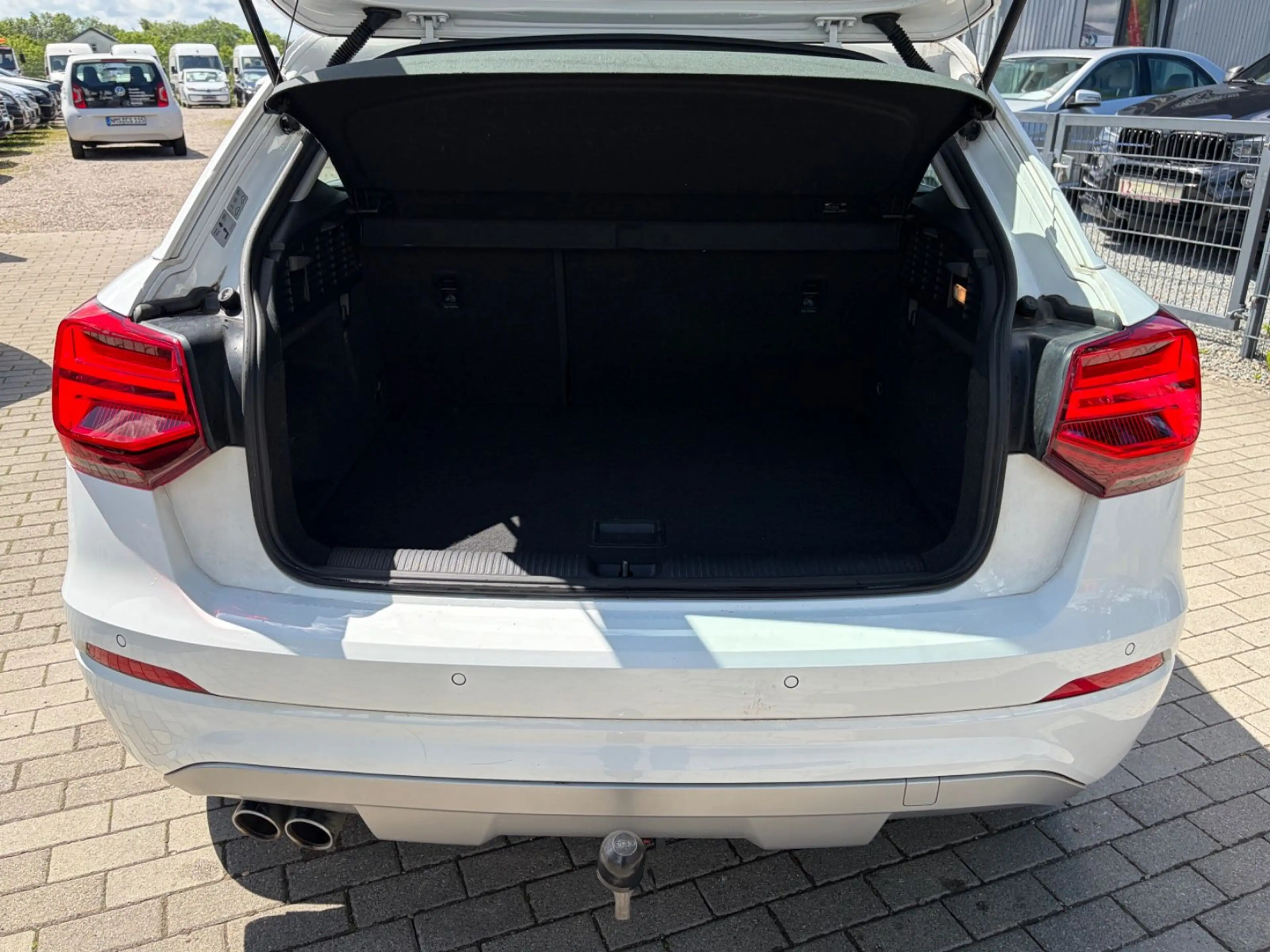 Audi Q2 35 2.0 TDI sport LED Tempomat AHK PDC S-Heft — photo 8