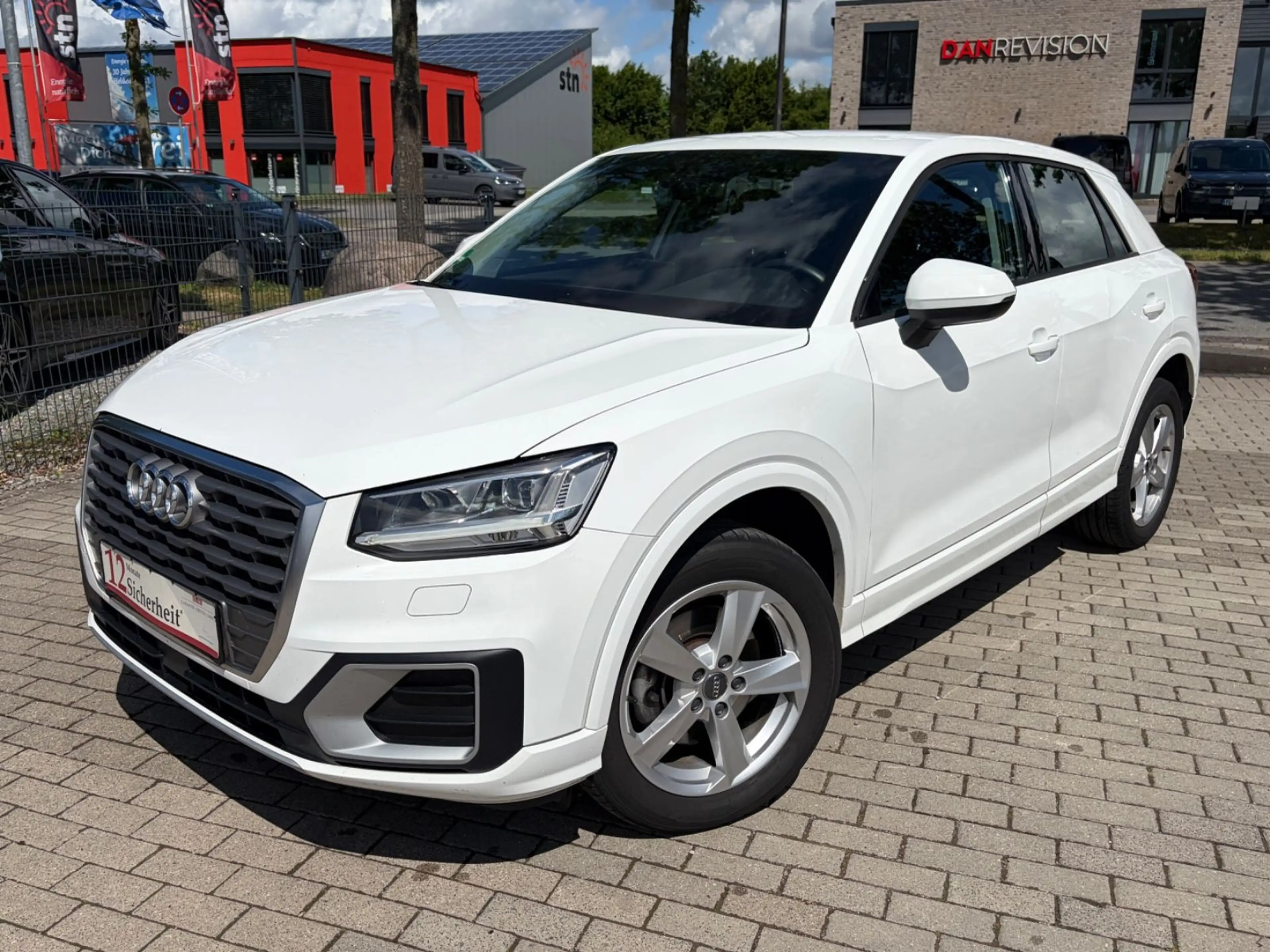 Audi Q2 35 2.0 TDI sport LED Tempomat AHK PDC S-Heft