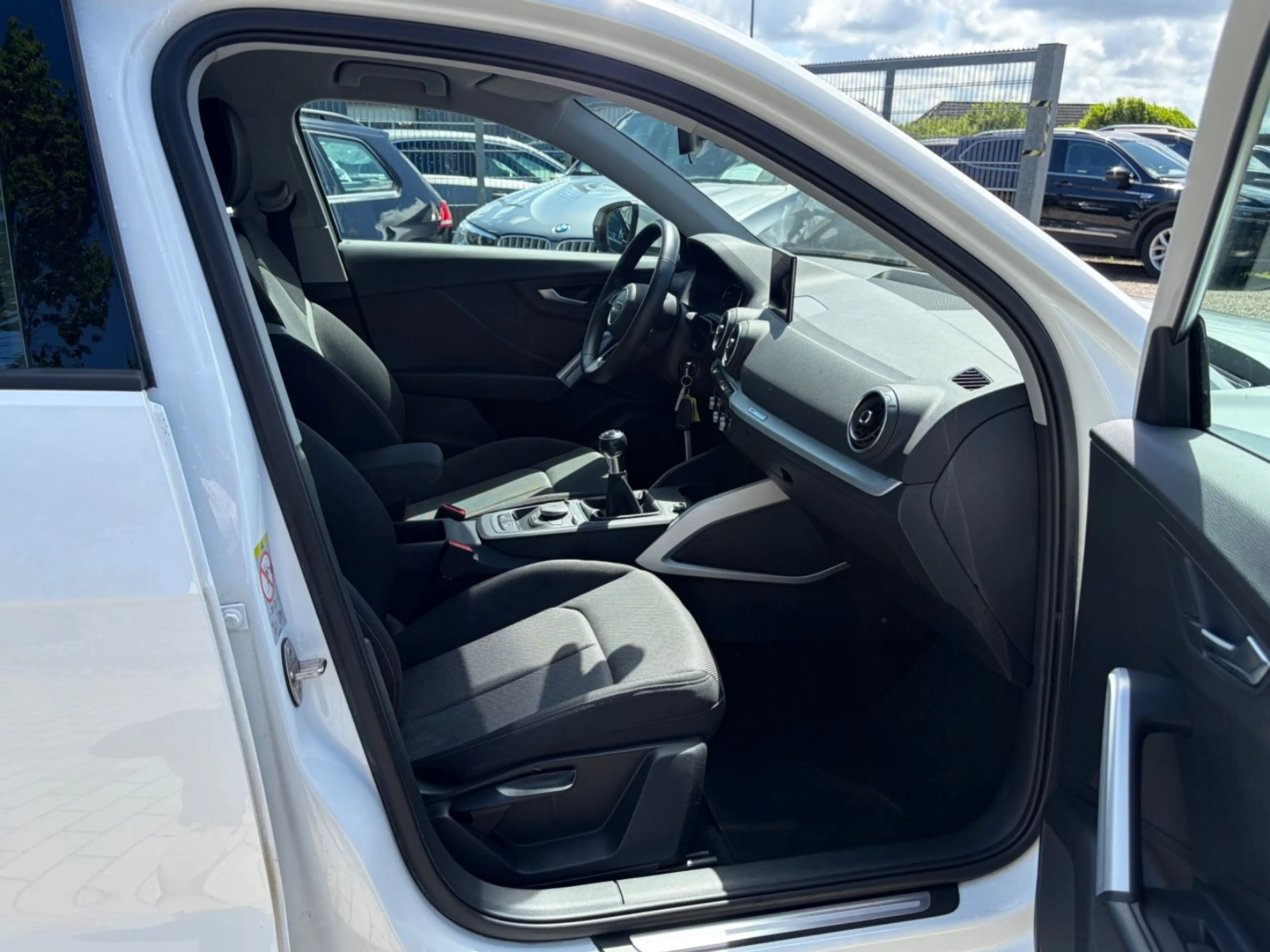 Audi Q2 35 2.0 TDI sport LED Tempomat AHK PDC S-Heft — photo 12