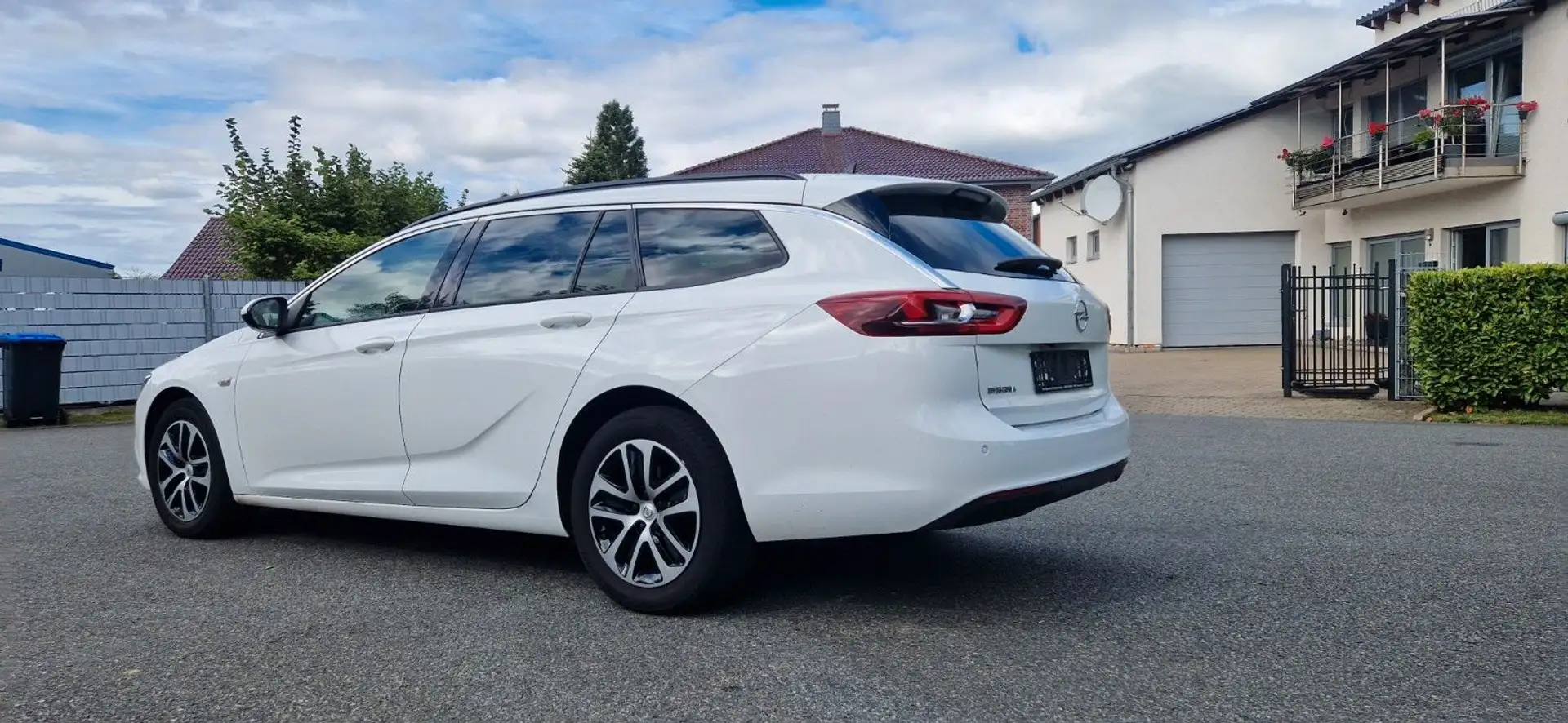 Opel Insignia B Sports Tourer Edition 1 Hand Kamera Weiß - 1