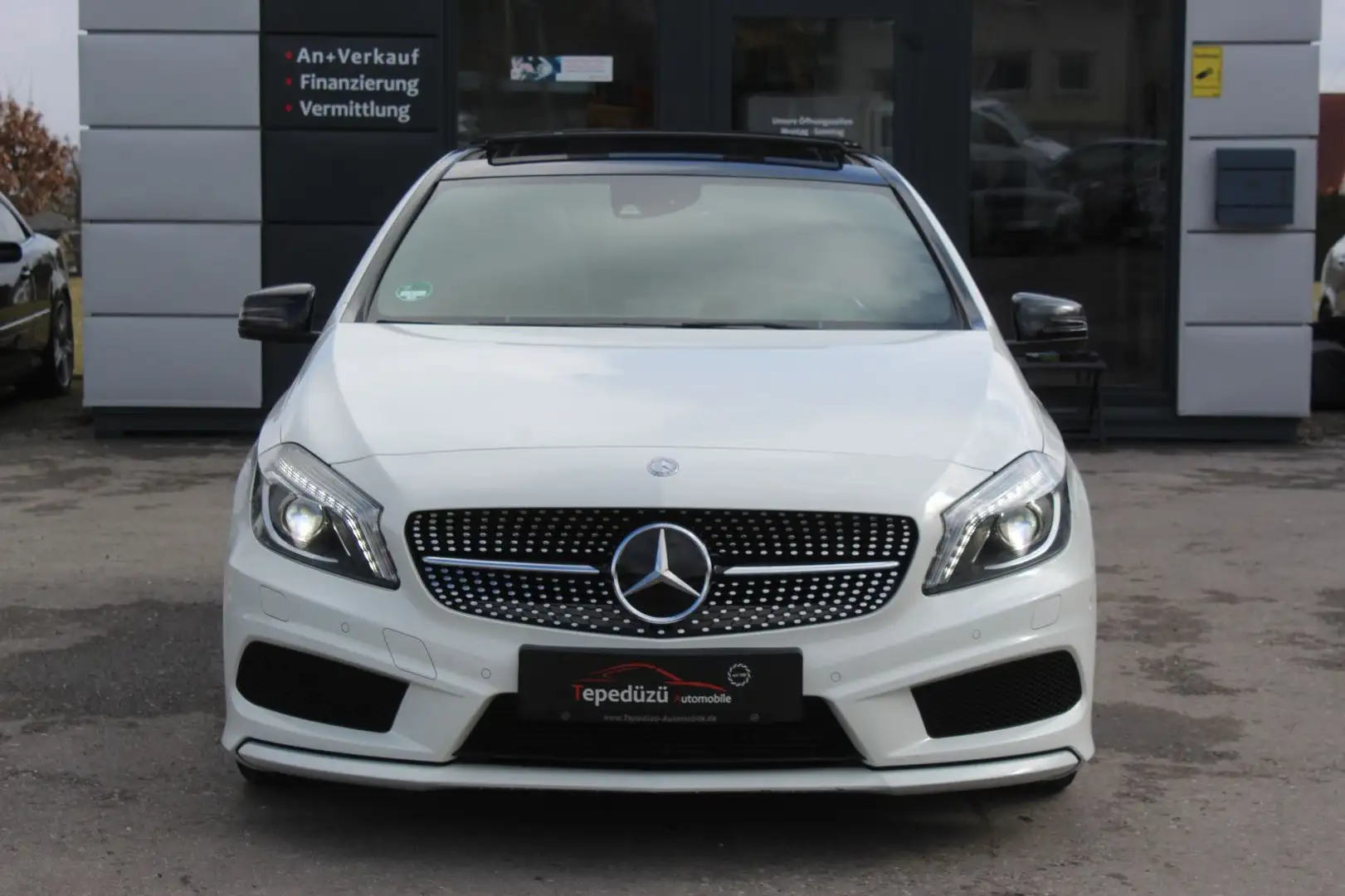 Mercedes-Benz A 200 Amg Line*Night*Pano*ILS*Totwinkel*T-Leder* Wit - 2