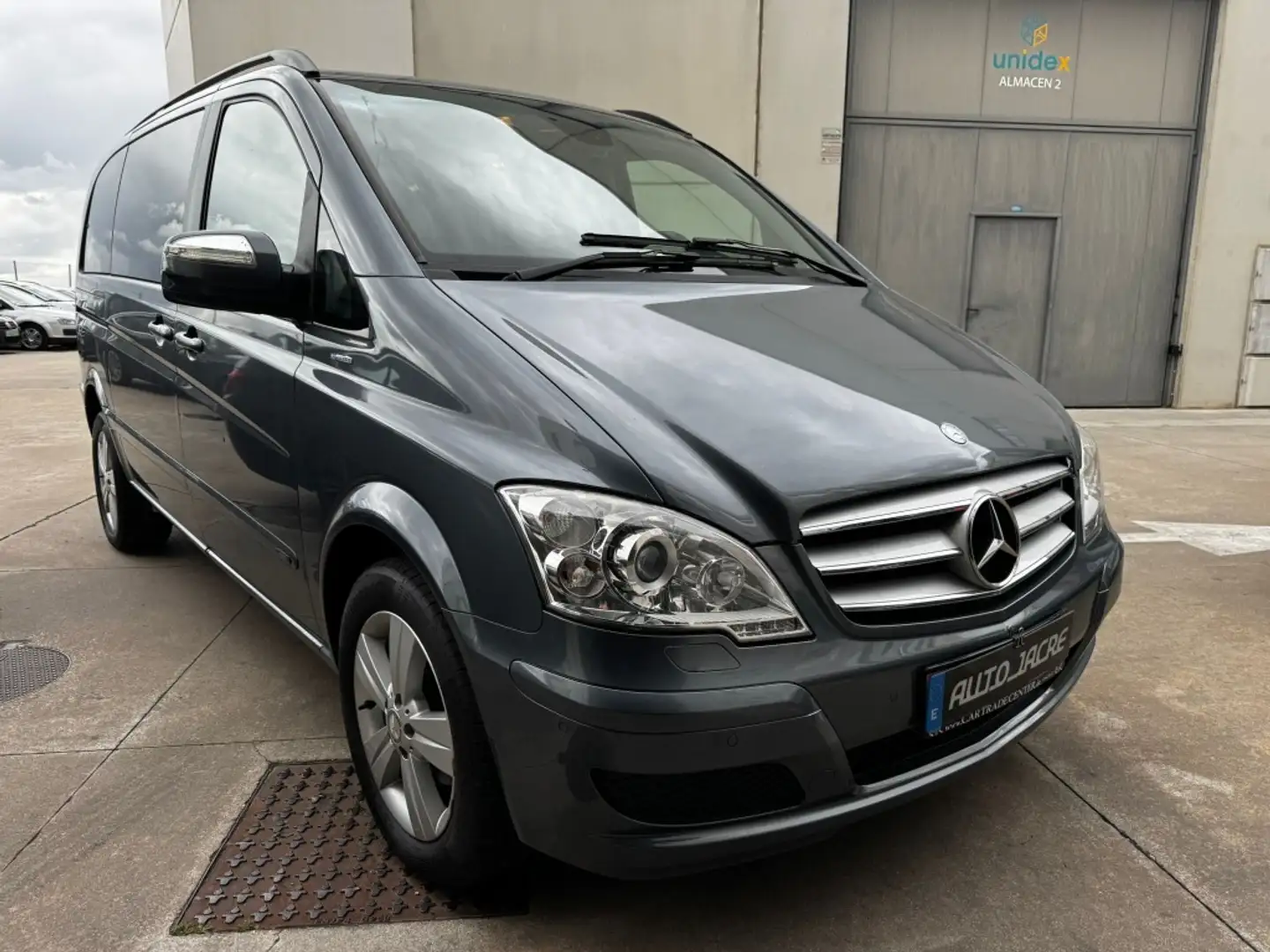 Mercedes-Benz Viano 2.2CDI Avantgarde Compact Aut. - 1