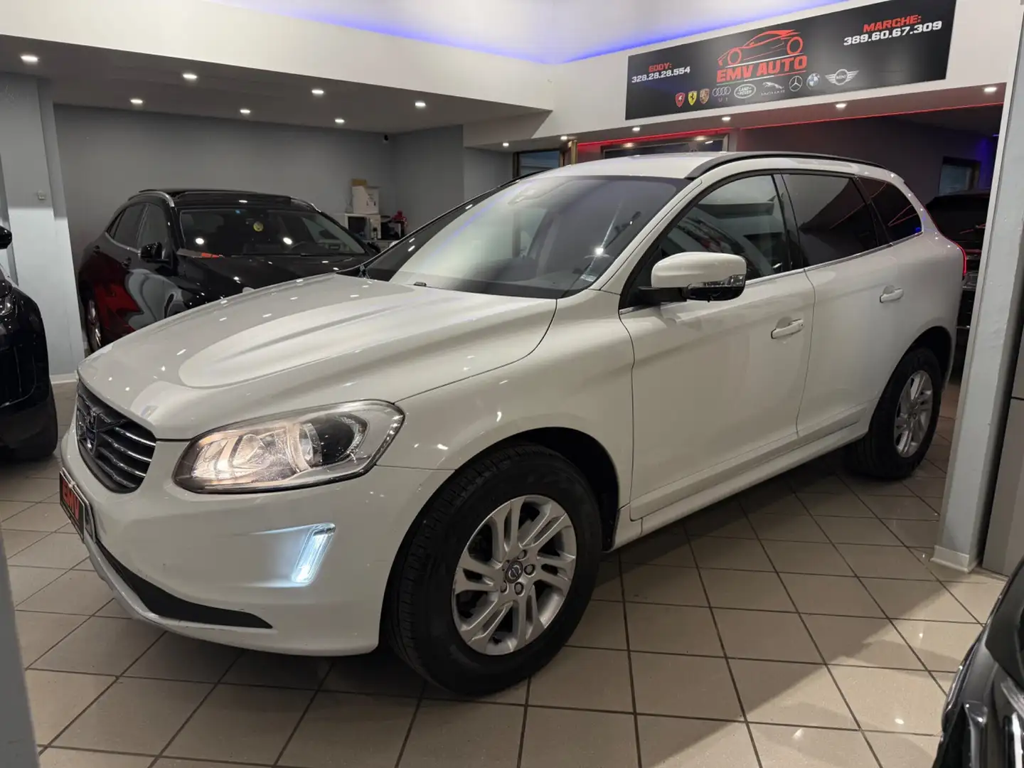 Volvo XC60 XC60 D3 Geartronic R-design Blanc - 2