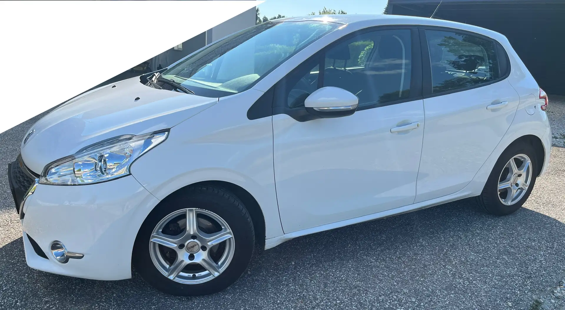 Peugeot 208 208 Active 1,6 e-HDI 92 FAPActive Weiß - 2