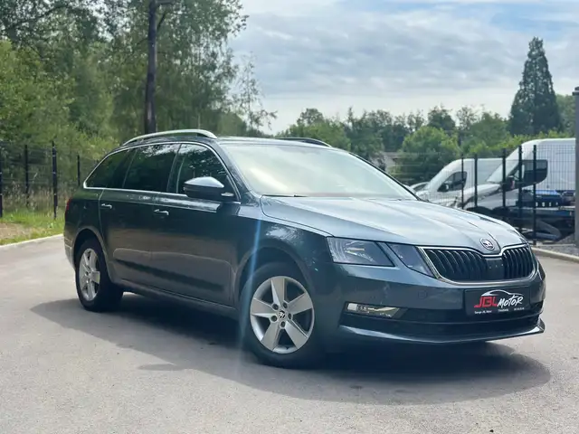Skoda Octavia view 3