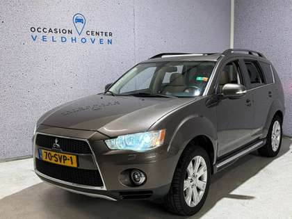 Mitsubishi Outlander 2.0 Edition Two // LEDER // ZONNEDAK // TREKHAAK /