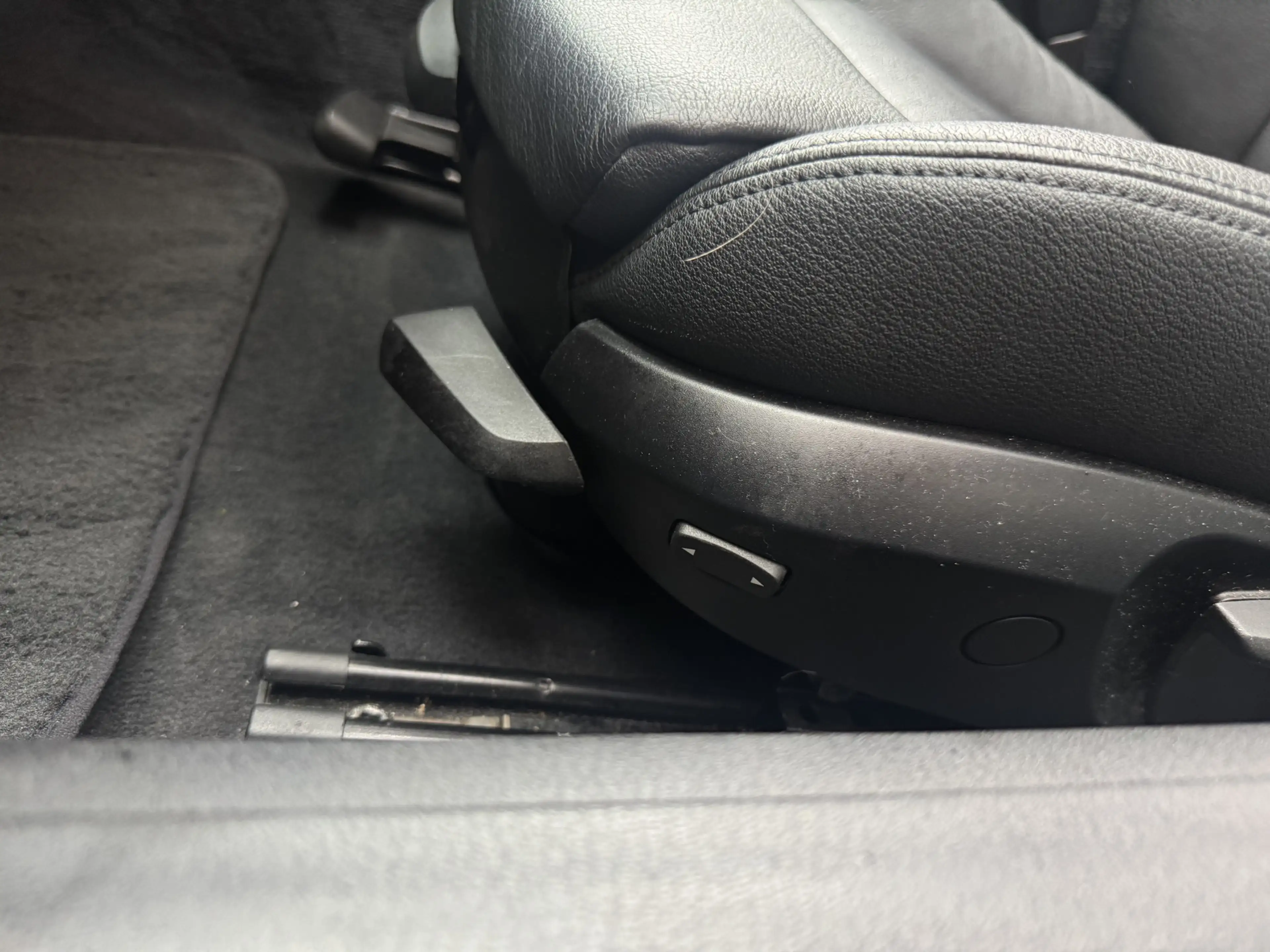 BMW Z4 Roadster sDrive28i, Stuurwielv, Sportstoelen — photo 13