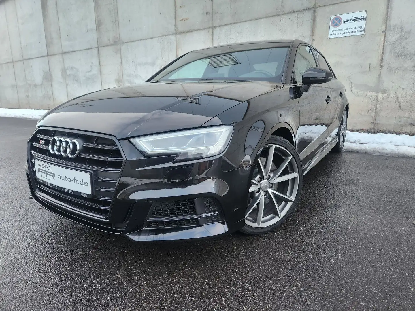 Audi S3 8V Lim. 2.0TFSI quattro 310PS 1.Hand DSG PANO Schwarz - 2