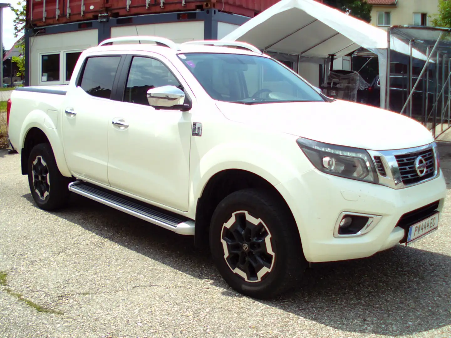 Nissan Navara NP300  4x4  2,3-190Ps  Automatik Weiß - 2