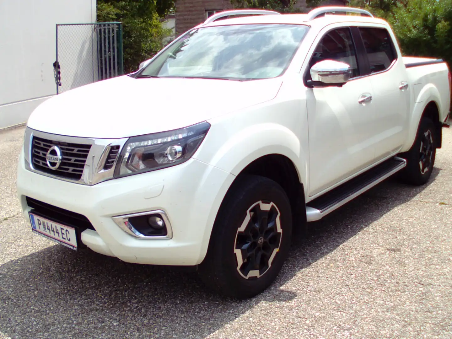 Nissan Navara NP300  4x4  2,3-190Ps  Automatik Weiß - 1