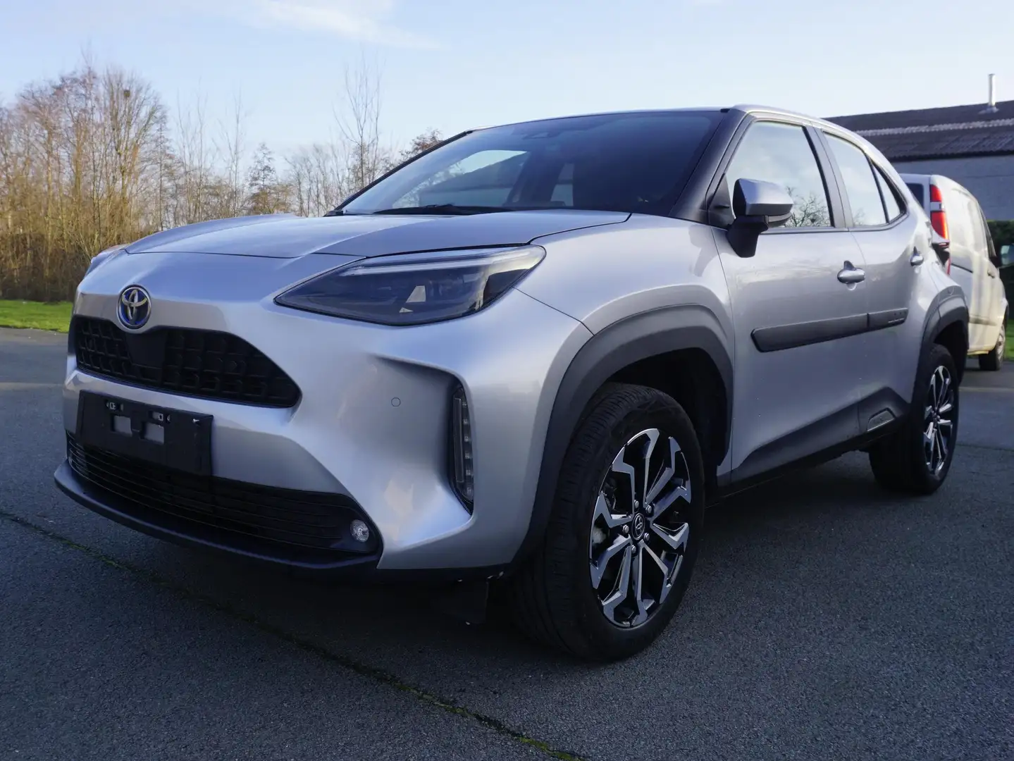 Toyota Yaris Cross Hybrid Dynamic Plus en Comfort pack E-CVT 17.980Km Gris - 1