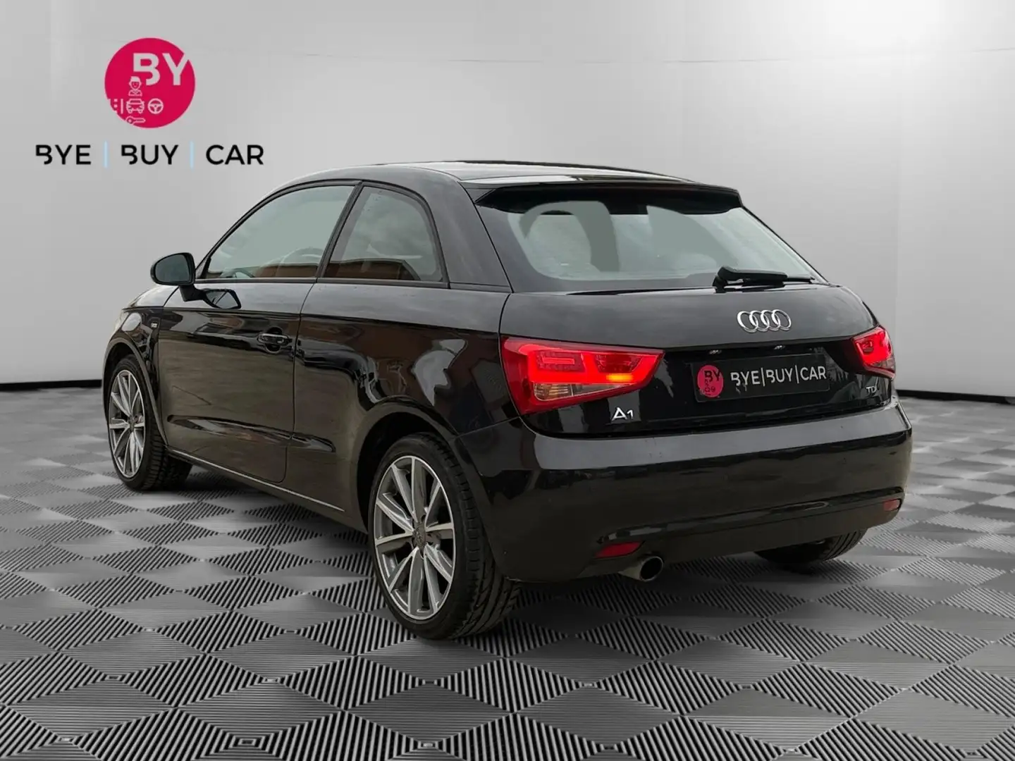 Audi A1 S-LINE - 1.6 TDI - 90 - S-Tronic / Garantie 12 mois - Distribution OK Noir - 2