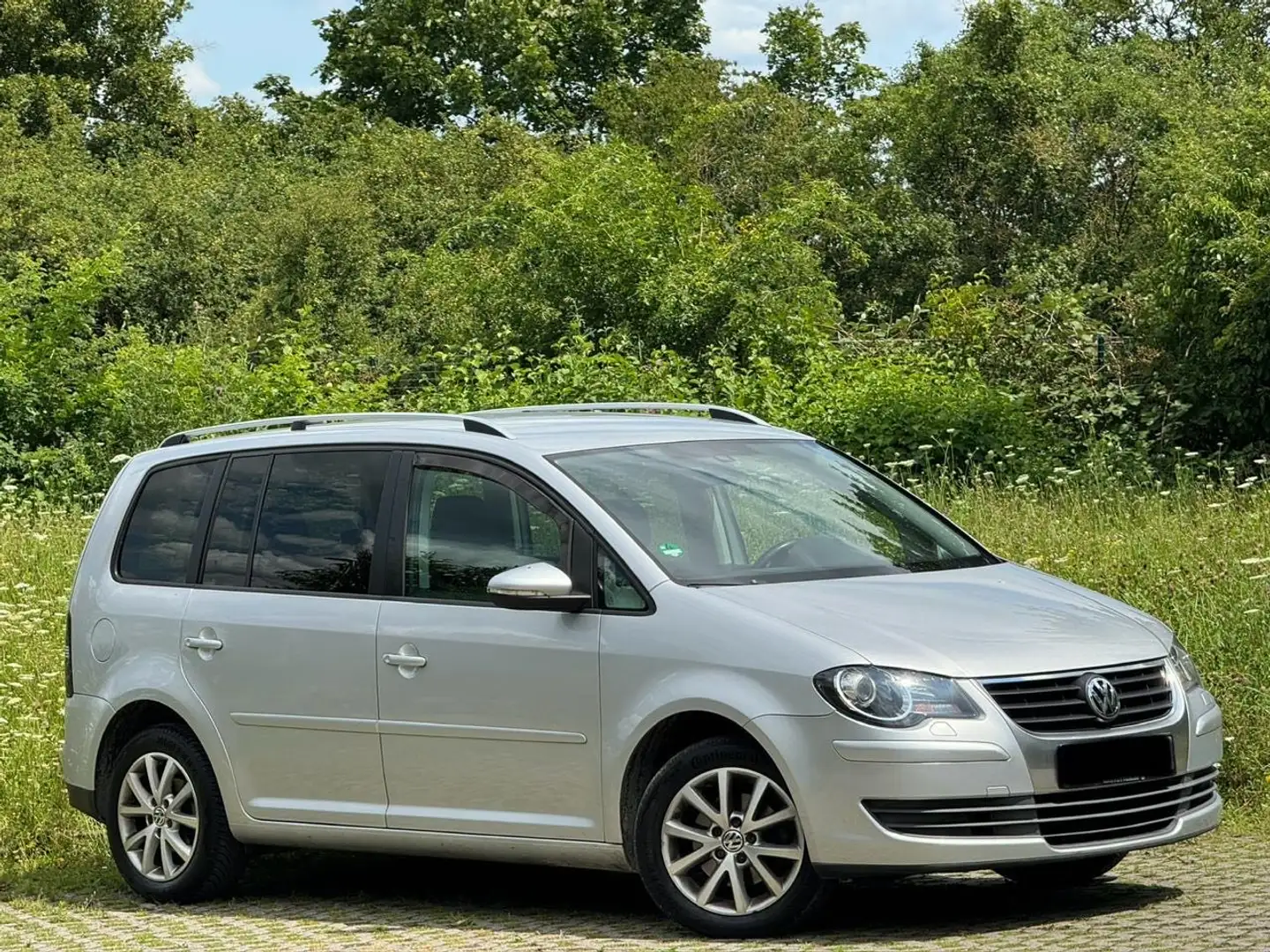 Volkswagen Touran 1.4 TSI Conceptline guter Zustand TÜV Neu Zilver - 1
