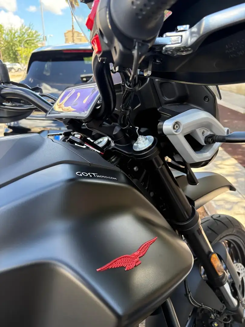 Moto Guzzi V 85 Strada Noir - 2