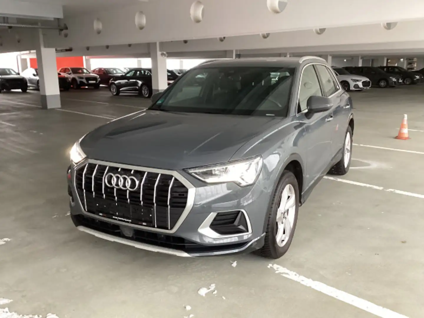 Audi Q3 40 TDI advanced quattro Nav Sound Keyless LED Grau - 2