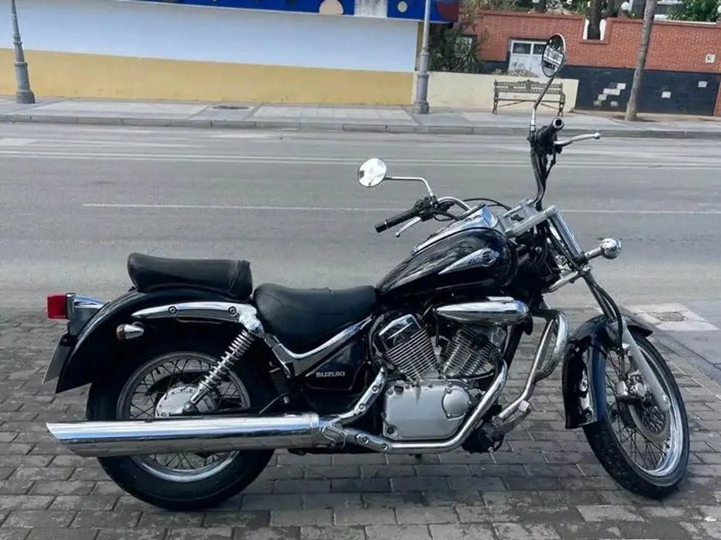 Suzuki Intruder C Noir - 2