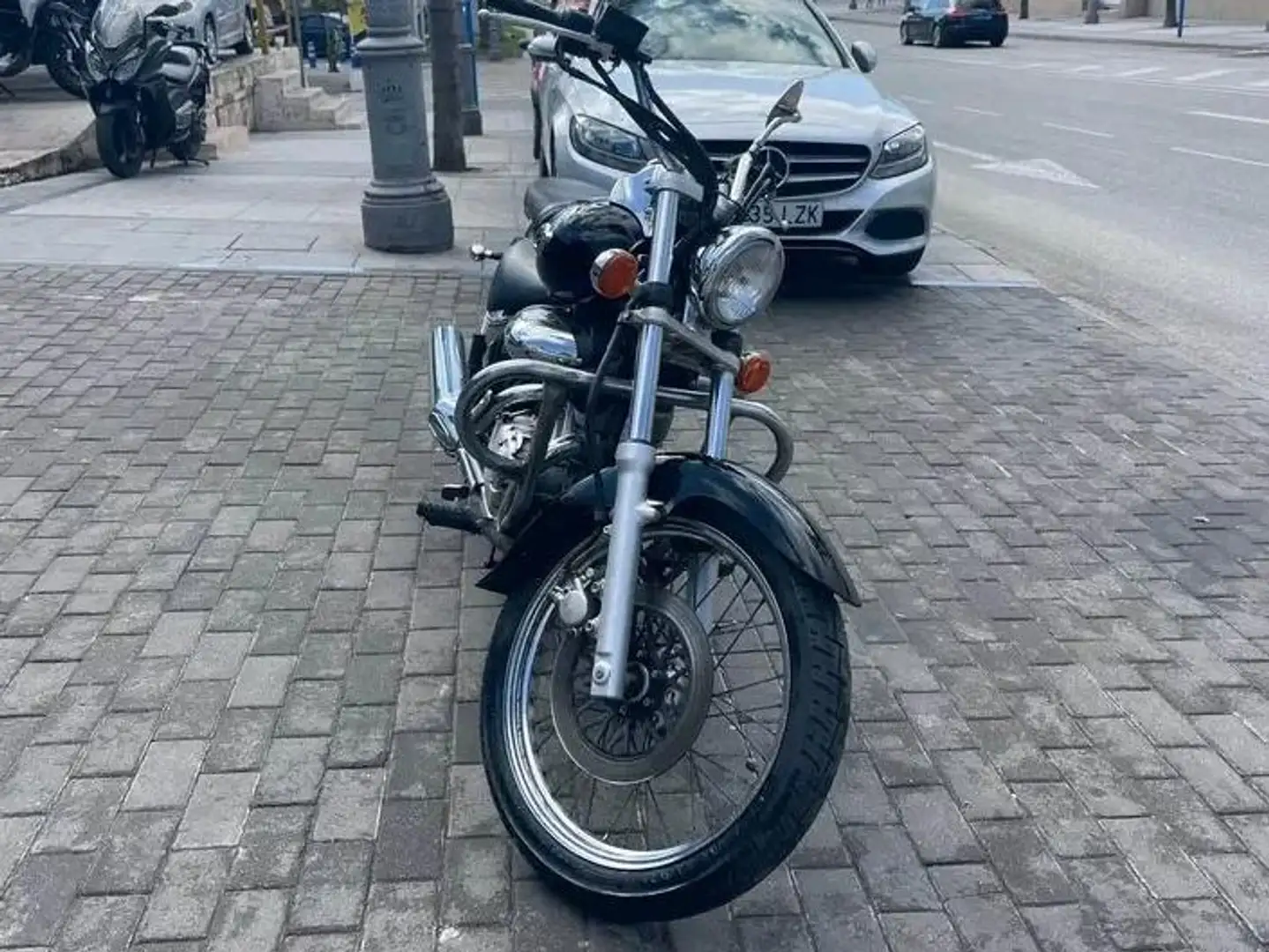 Suzuki Intruder C Noir - 1