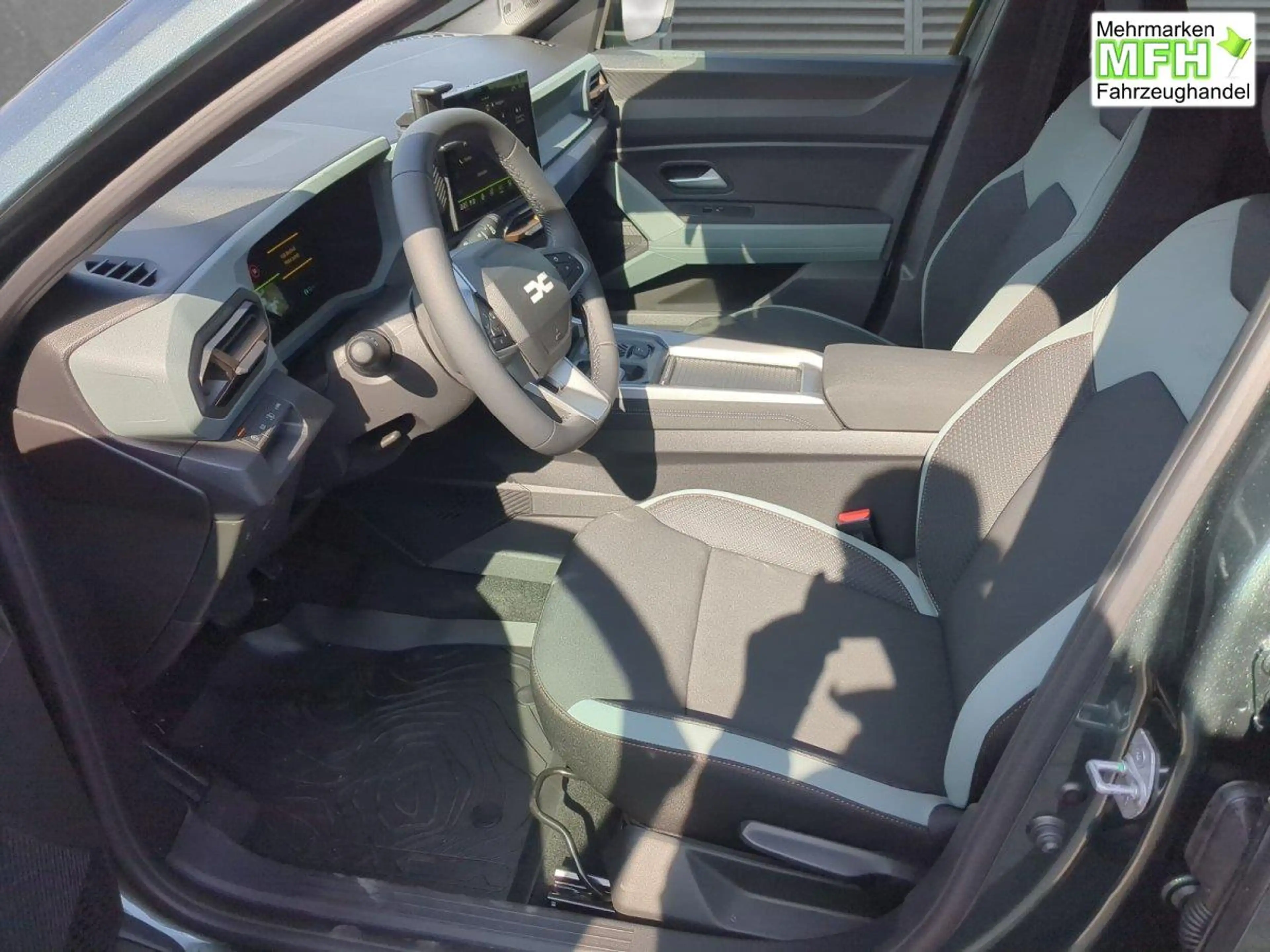 Dacia Bigster SHZ LED PDC RFK Extreme Hybrid 155 116 kW (158 ... — photo 3