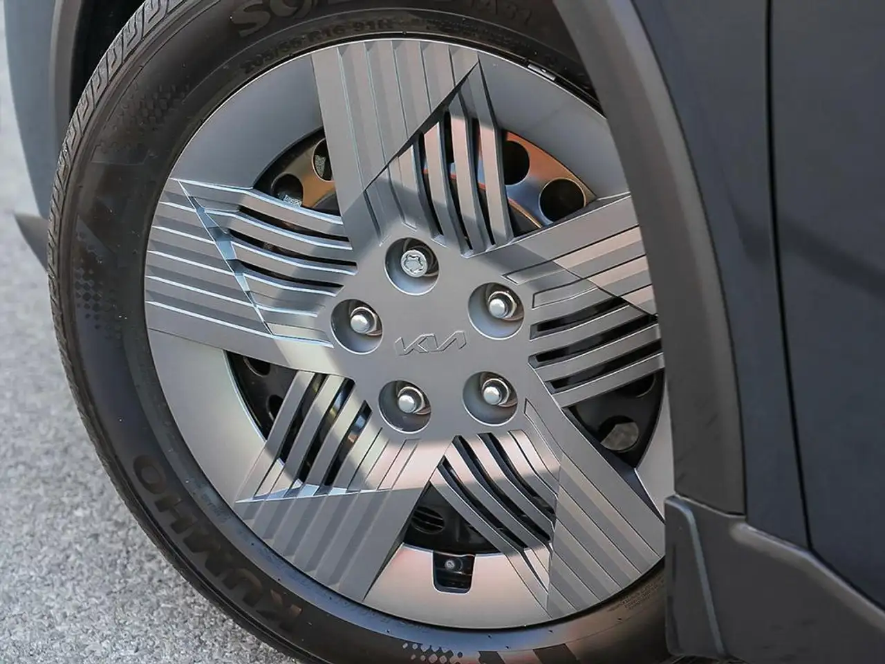 Kia K4 снимка Kia K4