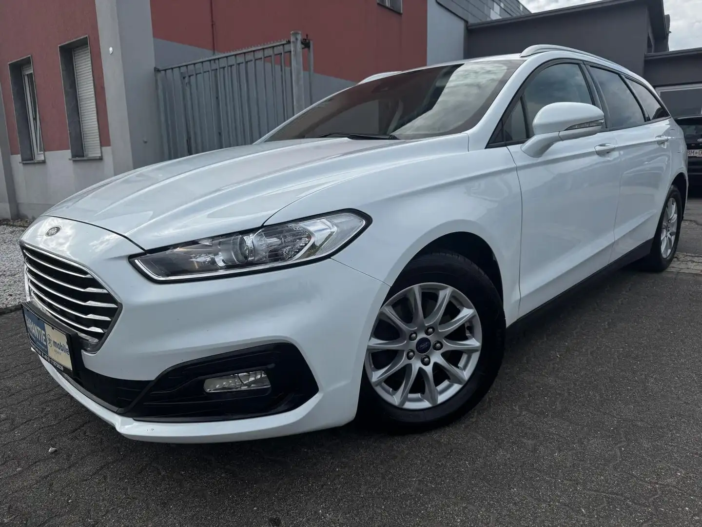 Ford Mondeo 2.0 TDCI Edition.Navi.SHZ.PDC.AHK.1-Hand Weiß - 1