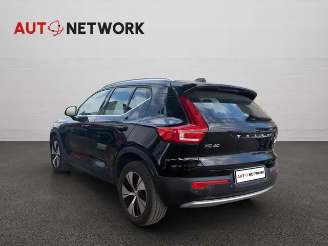 Volvo XC40 view 2