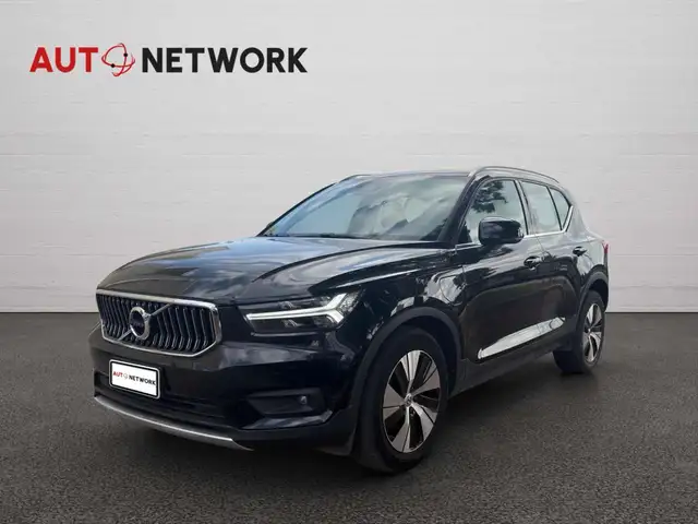 Volvo XC40 view 3
