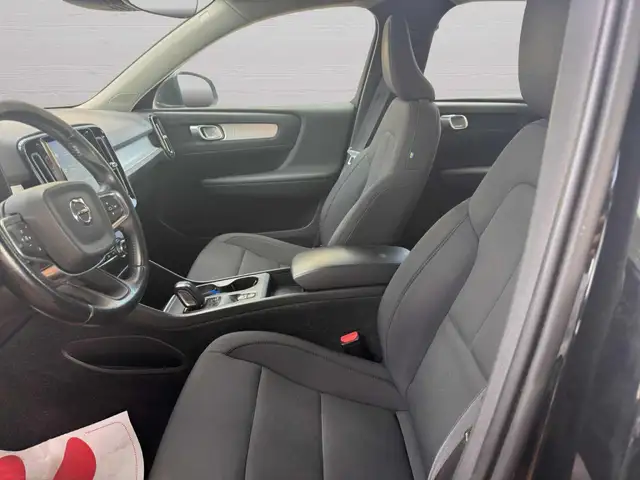 Volvo XC40 view 9