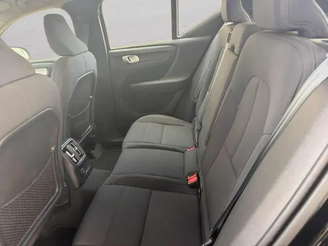 Volvo XC40 view 10