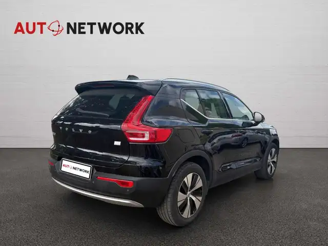 Volvo XC40 view 4