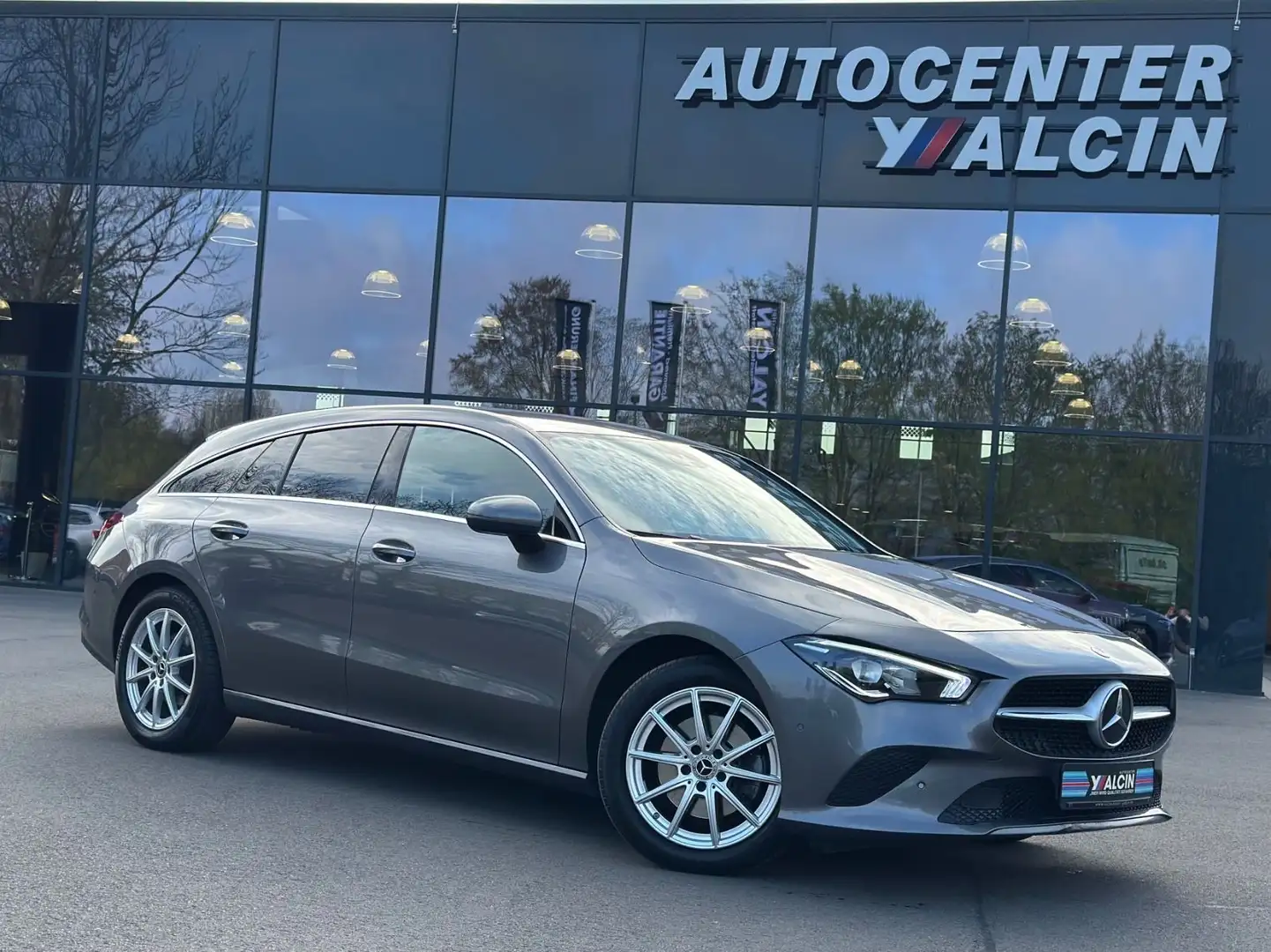 Mercedes-Benz CLA 200 Aut. 1.H/NAV/R-CAM/AHK/LM Grau - 1