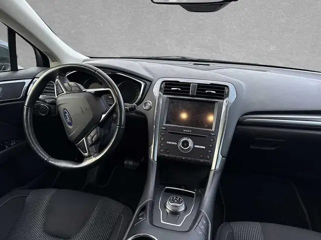 Ford Mondeo view 4