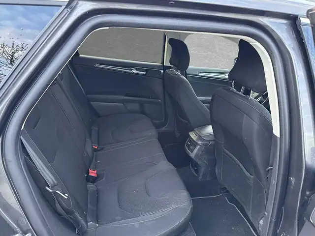 Ford Mondeo view 5
