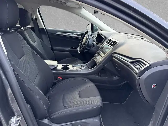 Ford Mondeo view 3