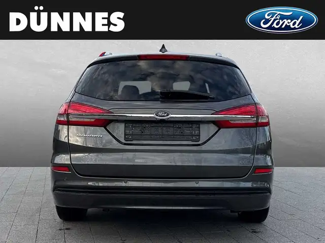 Ford Mondeo view 7