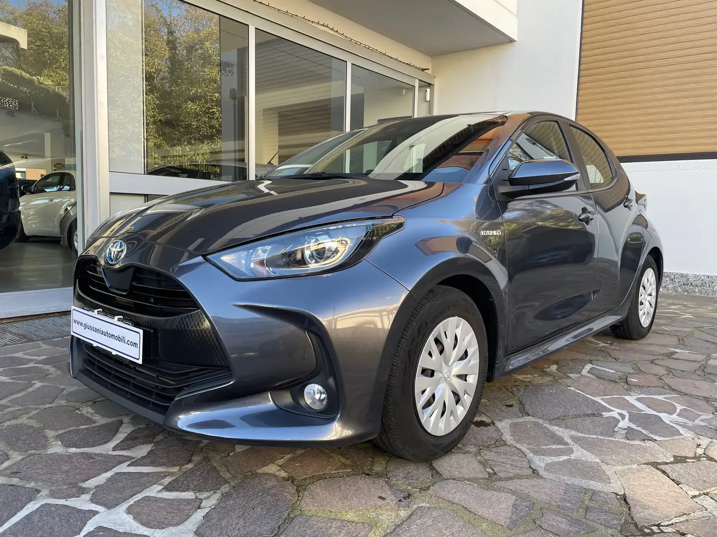 Toyota Yaris 1.5h Business UNICO PROPRIETARIO BELLISSIMA Grigio - 1